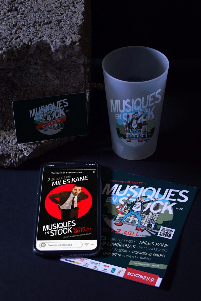 Différents supports de communication pour le festival sur lesquels se décline l'identité du festival : carte cashless, gobelet ecocup, visuels pour les réseaux sociaux dont Instagram, flyer...